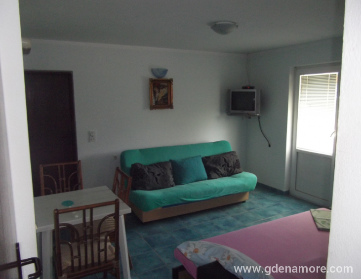 Apartman 4 (dnevna)